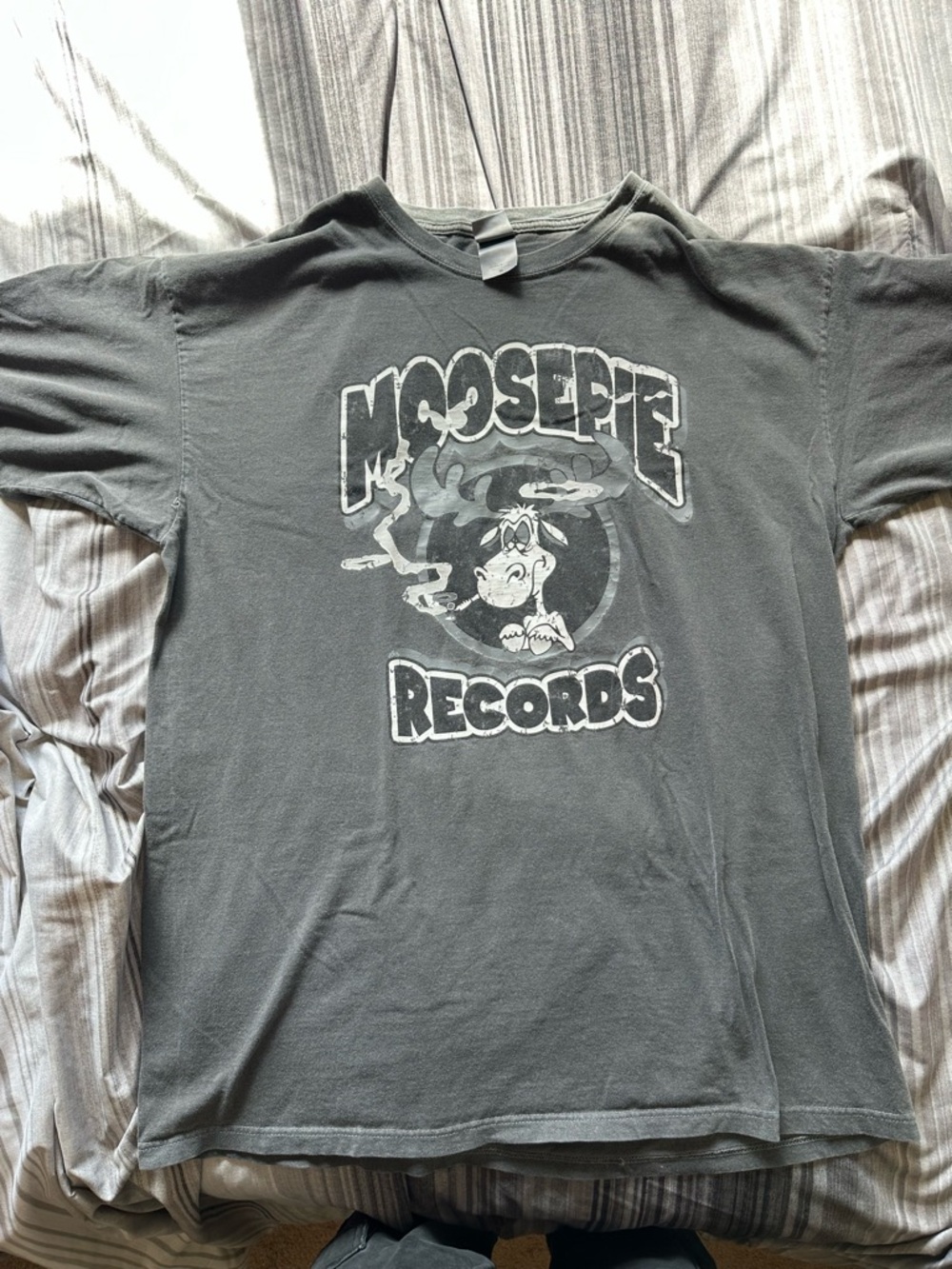 Moosepie Recors Funky Mustard Tshirt Men’s size XL